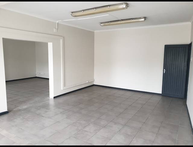 3,260M² WAREHOUSE TO LET IN KILLARNEY GARDENS